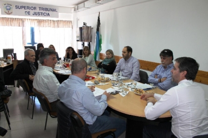 Apcarián encabezó reunión con los responsables de la cadena administrativa del Poder Judicial