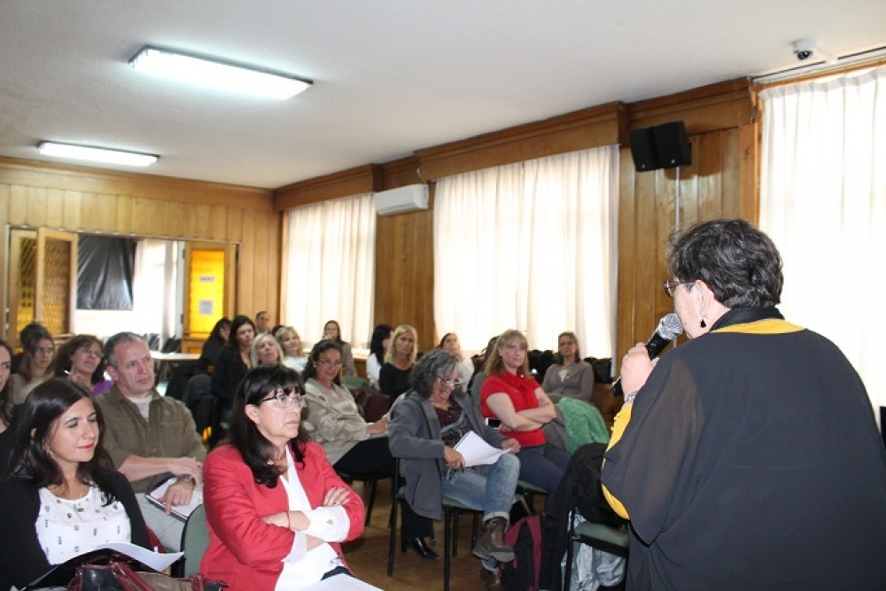 Especialista en mediación coordina taller sobre prácticas  y análisis de casos organizado por la Escuela de Capacitación